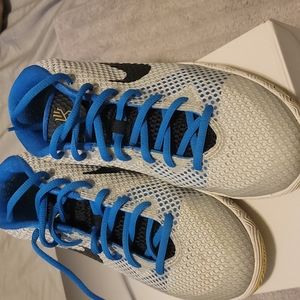 Kyrie 1 sneakers size 7y